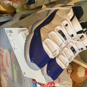 Women’s Jordan 11 retro low concord